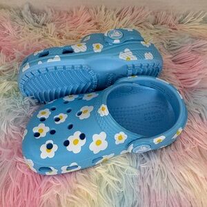 CROCS Kids Light Blue Daisy Clogs